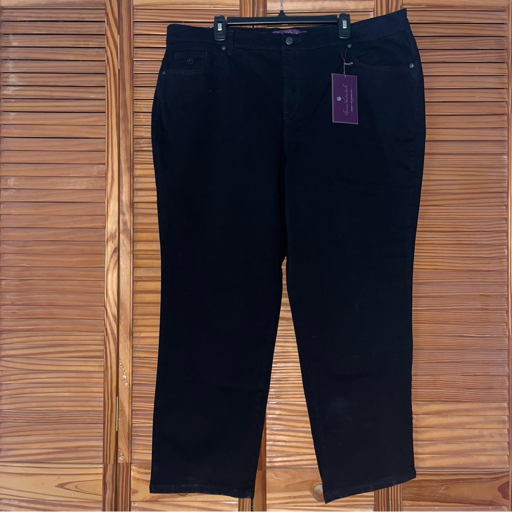 Gloria Vanderbilt Black Amanda 20W Short Jeans New‎ with Tags